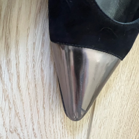 Stuart Weitzman Size 8.5 black suede and copper toe heels. - Picture 4 of 7